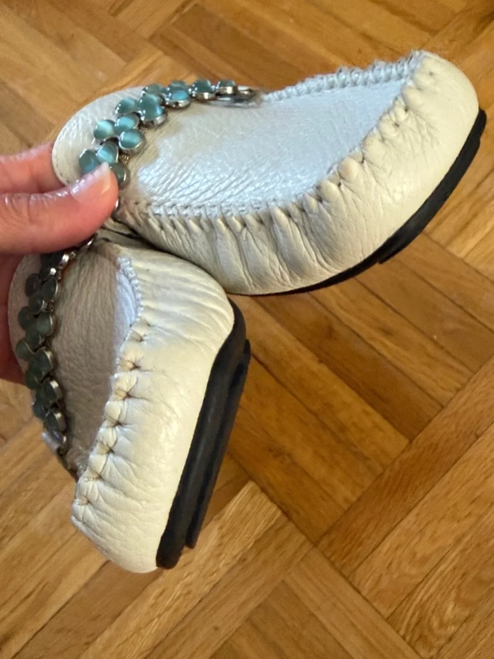 NWOT Bella Vita White Leather Loafers w/ Teal Accent - Women’s Size 7